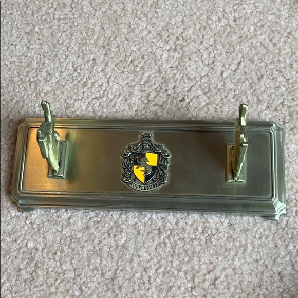 The Noble Collection Harry Potter Hufflepuff House Wand Stand